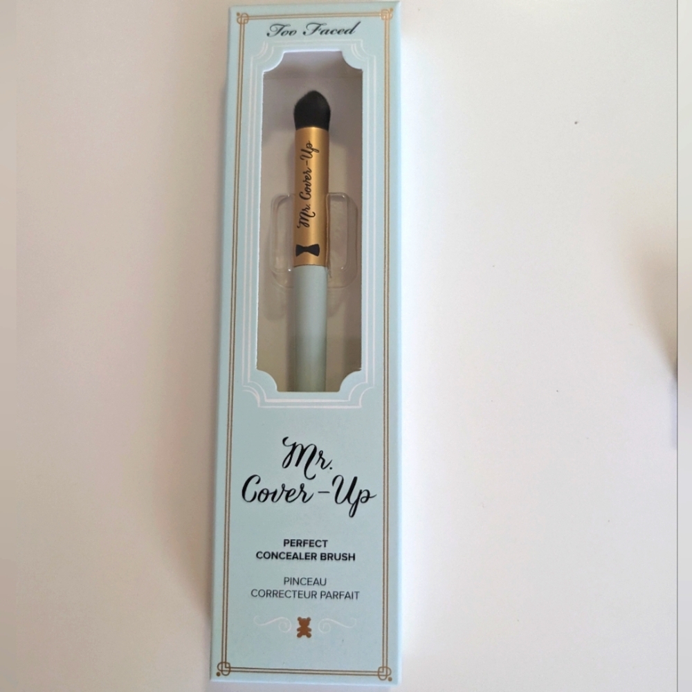 Too Faced - Mr. Prefect Concealer Brush - New in box.